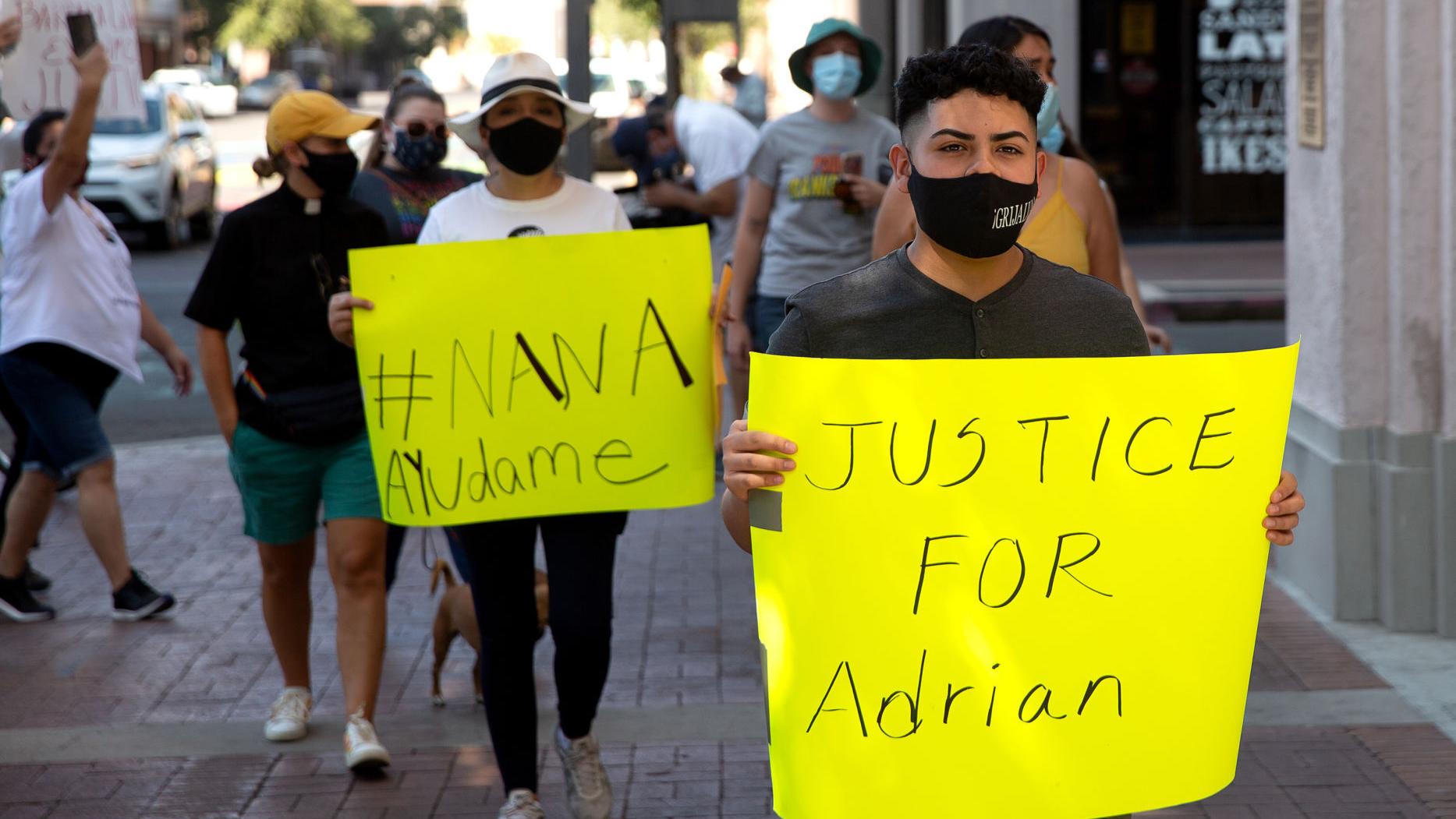 La familia de Ingram-López insiste en cargos contra policías que lo custodiaban en su muerte